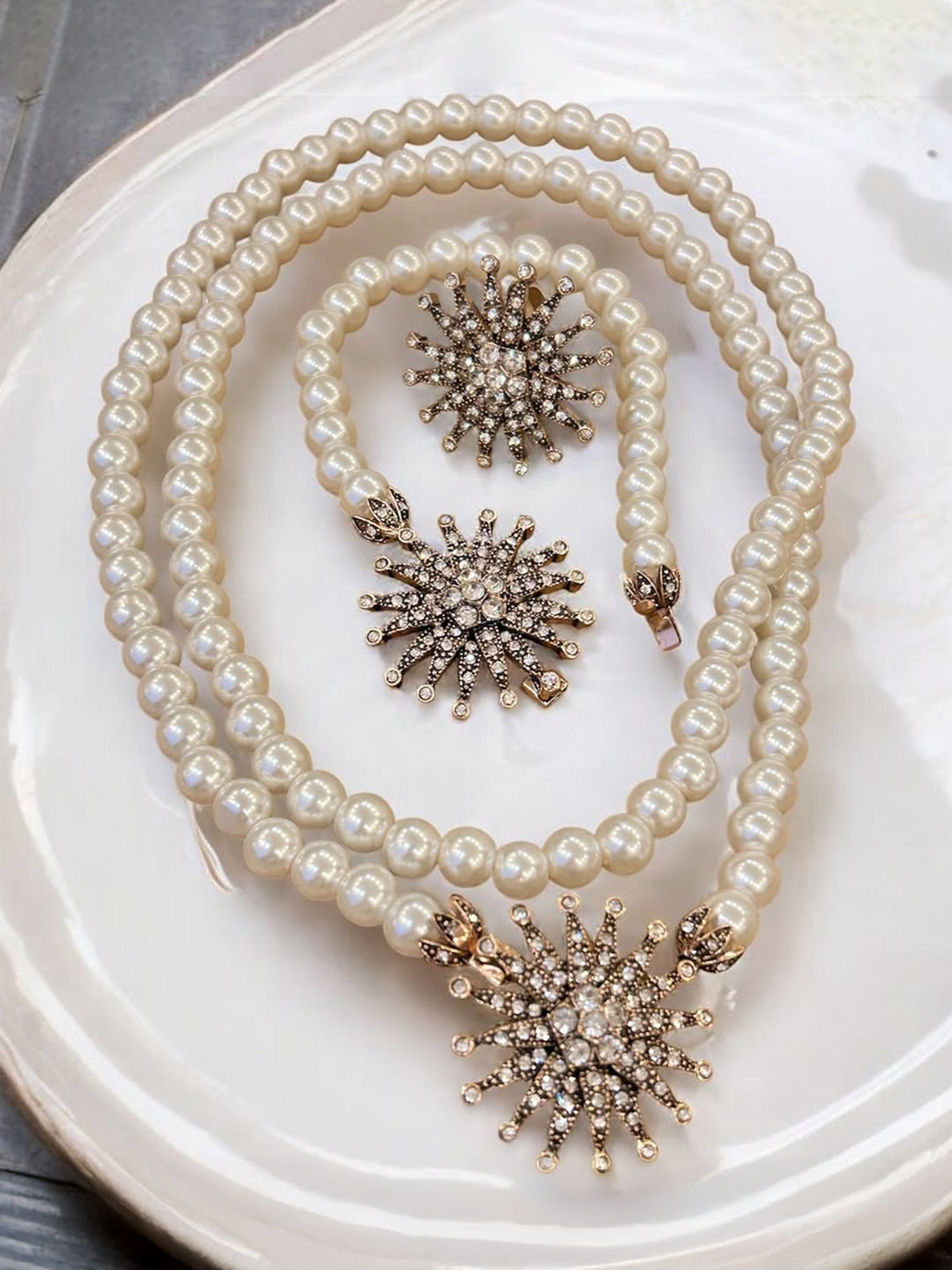 Pearl Cluster Necklace: Where Elegance Meets Sparkle