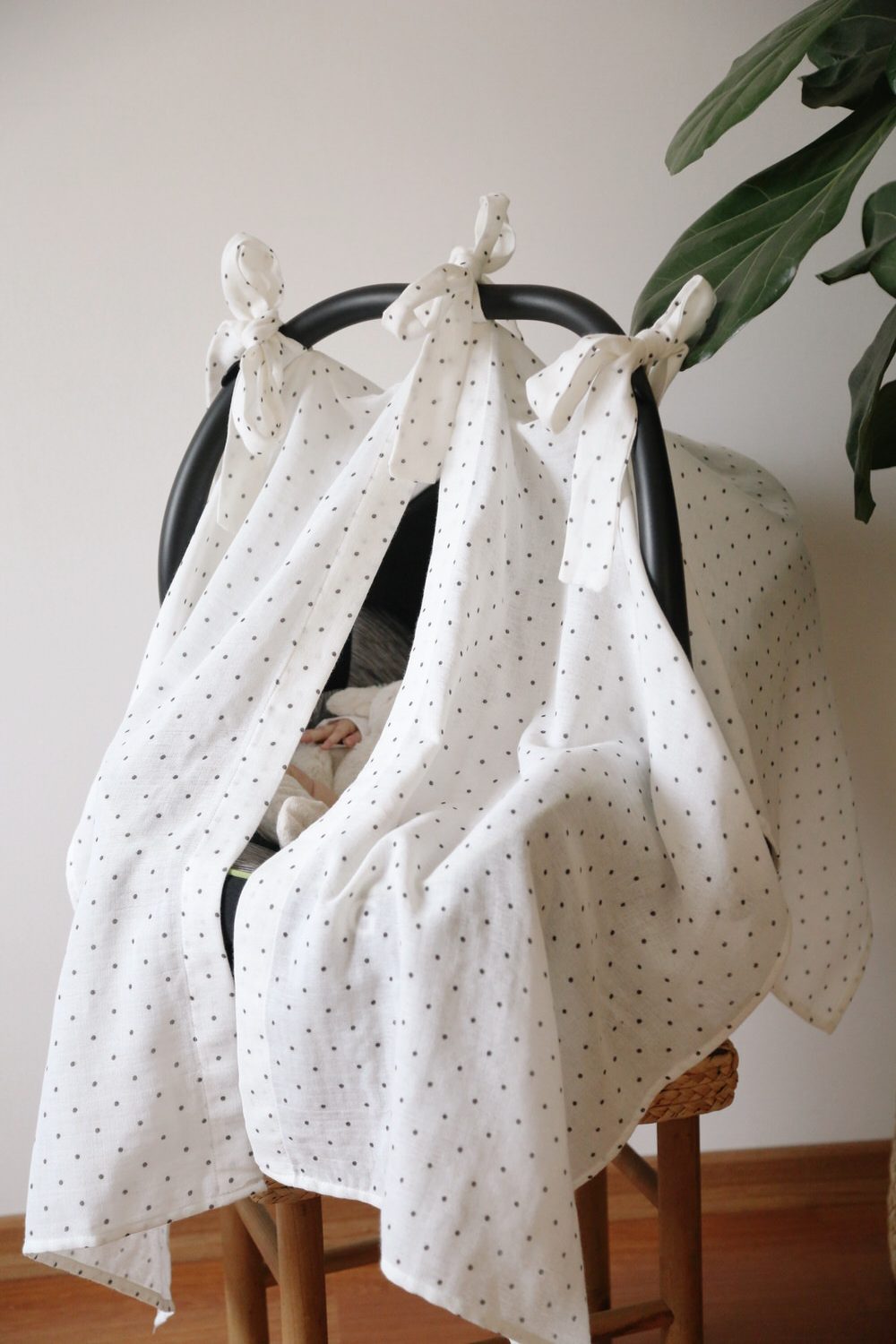 Double-Layer Organic Muslin Stroller Cover with Polka Dot Pattern